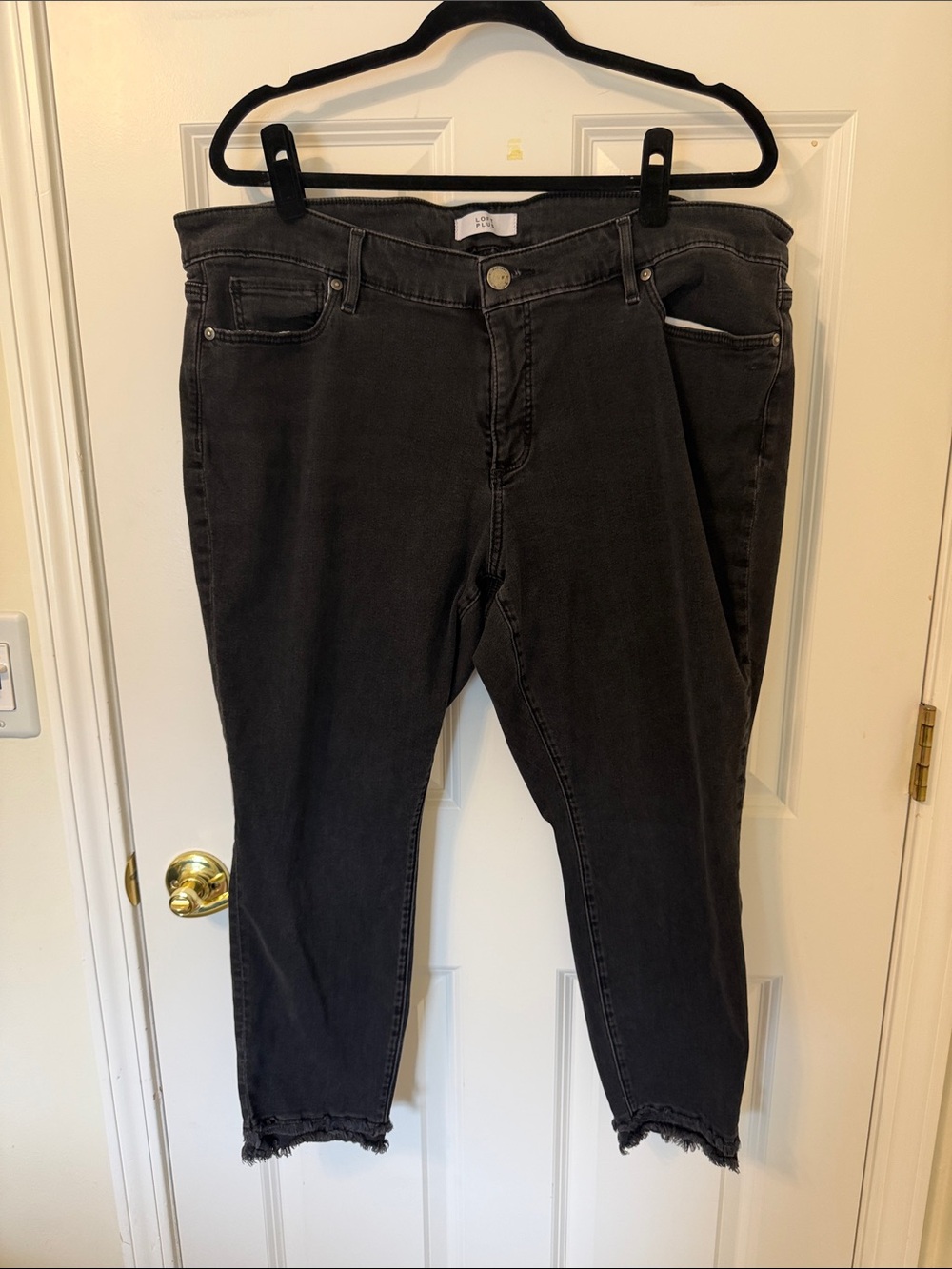 LOFT Plus Washed Black Cropped Ankle Jeans with Frayed Hem Modern Skinny 20